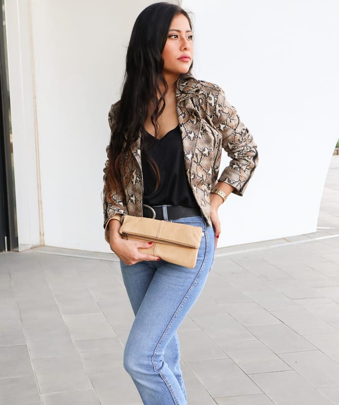 Cadelle Leather, Luna Clutch Camel, lifestyle shot 1
